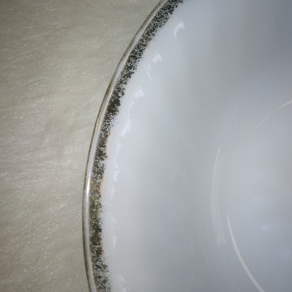 VINTAGE Fire King Milk Glass Ovenware 19 swirl bowl with gold edge - Picture 5 of 8
